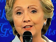 Севшая во время дебатов на Клинтон муха стала звездой Интернета