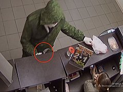 Грабитель с ножом обчистил кассу магазина под Волгоградом