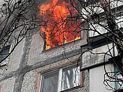 В Волжском при пожаре в пятиэтажке пострадал 36-летний мужчина