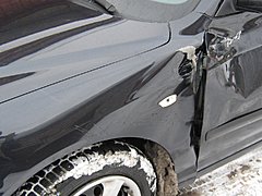 Возмущенная наглостью водителя волгоградка разбила его автомобил