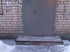 В Волгограде из-за нерадивости сотрудников ТСЖ упавшая на льду ж
