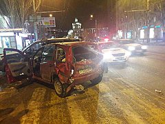 Тройное ДТП произошло на обледеневшей дороге в Волгограде