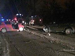 Под Волгоградом в столкновении двух машин погибла автоледи