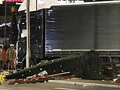 Трагедия в Германии: грузовик врезался в толпу людей на ярмарке