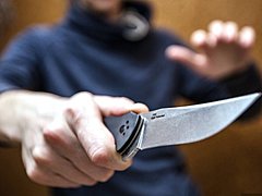 В Волгограде наркоман-рецидивист, угрожая ножом, ограбил своего