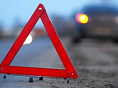 В Волгоградской области водитель без прав въехал в стоявший КамА