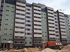 В строящемся десятиэтажном доме на улице Космонавтов приступили