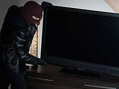 19-летний волгоградец похитил плазменный телевизор своей матери