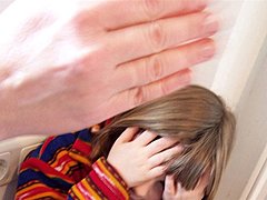 Волгоградца лишили родительских прав за истязание 8-летней дочер