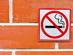 Россиянам запретят курить вблизи жилых домов