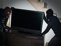 В Камышине полицейские задержали вора с украденным телевизором в