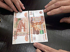 Незнакомки заменили волгоградке 210 тысяч рублей купюрами Банка