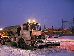 В Волгограде вновь идет снег: на улицы города вышла спецтехника