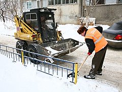 В Волгограде выявлено 43 нарушения по уборке дворов от снега и н