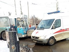 На севере Волгограда столкнулись три легковушки и троллейбус
