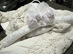 Жительница Волгоградской области изорвала свадебное платье невес