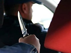 В Волжском пассажир такси напал с ножом на водителя