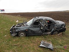 Под Волгоградом водитель без прав погиб в опрокинувшемся авто