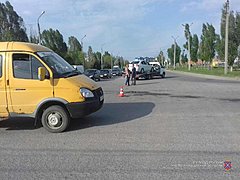 Автоледи из Волжского протаранила пассажирскую «ГАЗель»