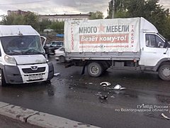 В Волгограде 28-летняя пассажирка микроавтобуса пострадала при с
