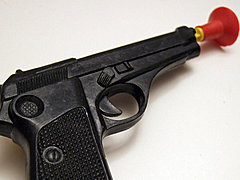 Вооруженный игрушечным пистолетом налетчик попытался ограбить ма