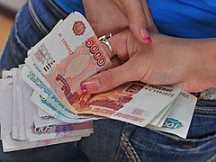 Волгоградка украла 45 тысяч рублей из квартиры давней знакомой