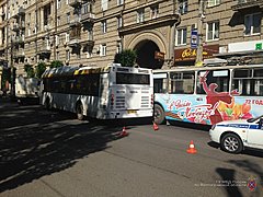 В центре Волгограда столкнулись автобус и троллейбус: ранена дев