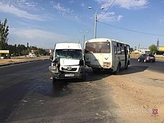 В Волгограде водитель автофургона пострадал в ДТП с автобусом
