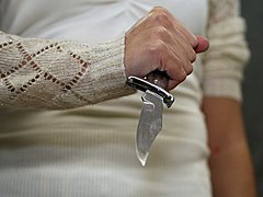 29-летняя волгоградка вонзила нож в спину гражданскому мужу
