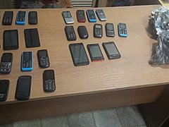 В колонию Волжского пытались перебросить 28 телефонов