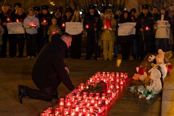 Губернатор Андрей Бочаров почтил память погибших в Белгороде