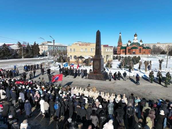 В Котельниково Волгоградской области открыли памятную стелу «Рубеж Сталинградской доблести»