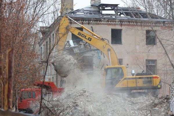 В Волгограде в 2024 году первые  аварийные дома снесут  в Тракторозаводском и Красноармейском районах