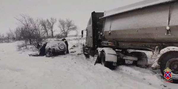 В Волгоградской области  в ДТП  с грузовиком погибла  пассажирка «Чери Тигго»