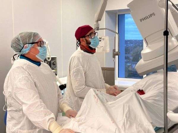 Волгоградские врачи провели уникальную операцию и спасли пациента с закупоркой сосудов