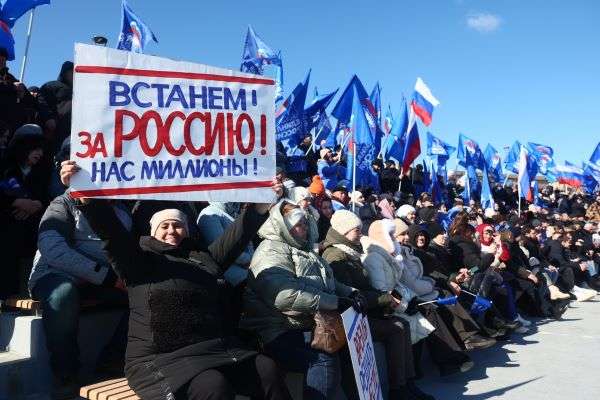 В Волгограде на Центральной набережной проходит митинг-концерт «Вместе! За Россию!»