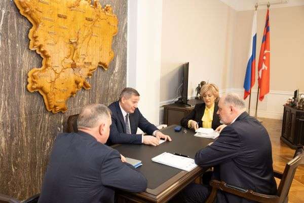 Губернатор Андрей Бочаров провел встречу с руководством центра «ВОИН»