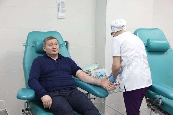 Андрей Бочаров  сдал кровь для пострадавших в «Крокус Сити Холле»