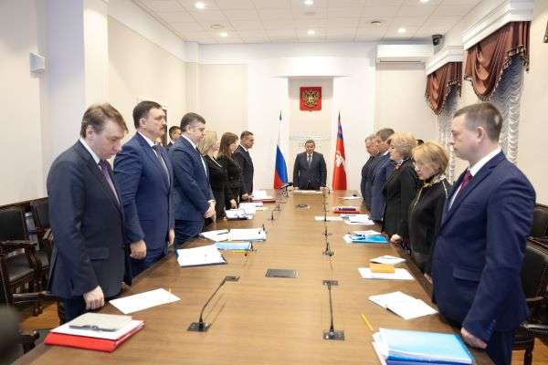 Оперативное совещание у губернатора Волгоградской области началось с минуты молчания