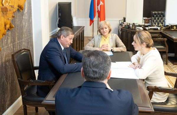 Губернатор Андрей Бочаров провел рабочую встречу с Марией Львовой-Беловой в Волгограде