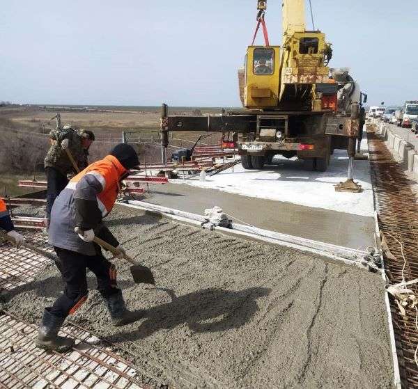 В Волгоградской области продолжается ремонт путепровода в Октябрьском районе