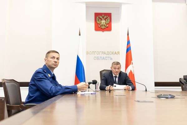 Губернатор Андрей Бочаров провел онлайн-прием граждан