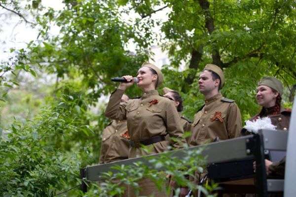 Волгоградские артисты выступят с концертами  под окнами фронтовиков в День Победы
