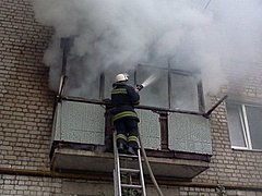 Из-за горящего балкона в многоэтажке Волгограда эвакуировали 13