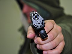 Житель Волгоградской области с пистолетом в руках ограбил магази